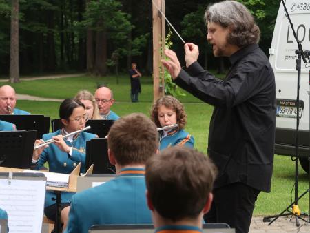 Koncert pihalnega orkestra v Grajskem parku (7)